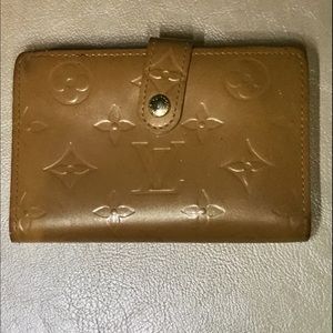 Louis vutiion wallet tan